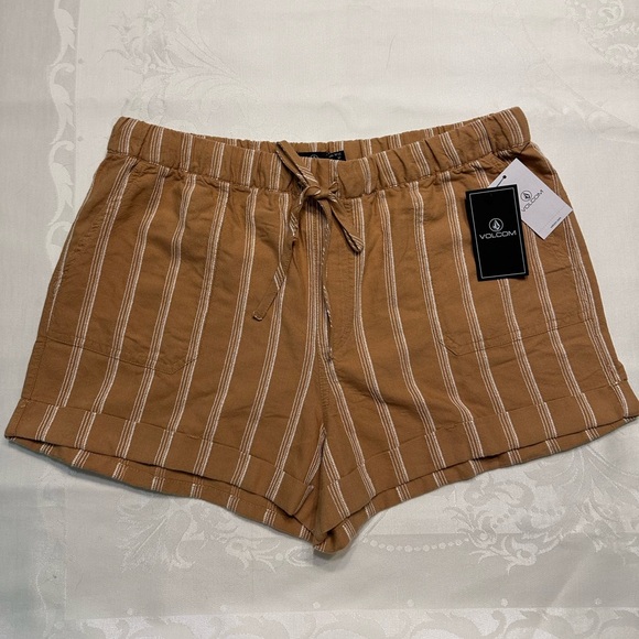 NWT. Volcom Sunday Strut Shorts - Picture 1 of 11
